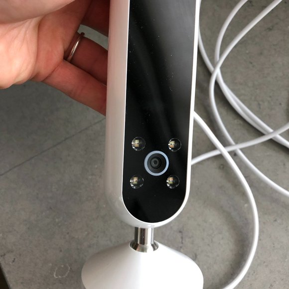 EUC: Amazon Echo Look Styling Assistant - Picture 5 of 11